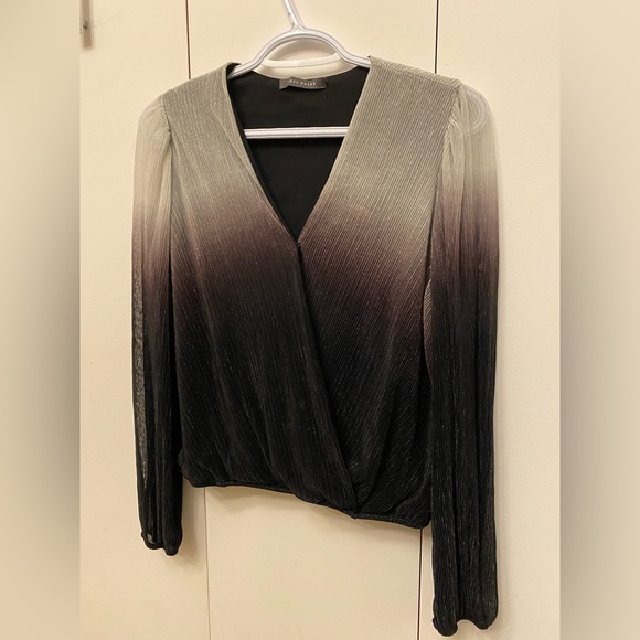 Suzy Shier Tops - Suzy Shier long sleeve satin blouse